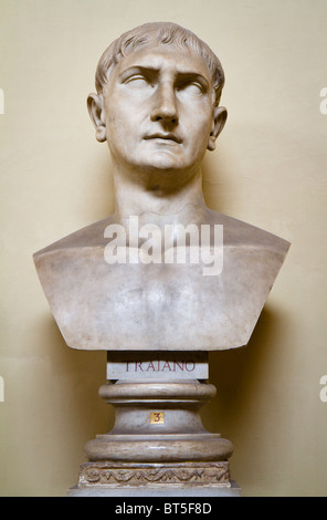 Büste des Kaisers Trajan (Marcus Ulpius Nerva Traianus) in Chiaramonti Museum, Vatikanstadt. Stockfoto