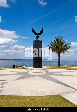 Veterans Memorial am Hafen von Sanford am Lake Monroe in Florida Stockfoto