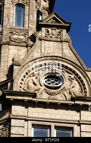 Kunstvolle architektonische Detail Yorkshire Building Society Duncan Street Leeds Yorkshire UK Stockfoto