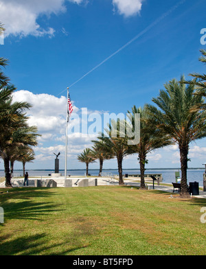 Veterans Memorial am Hafen von Sanford am Lake Monroe in Florida Stockfoto