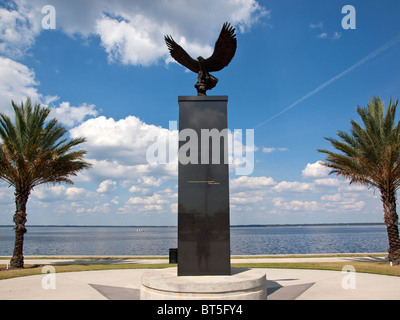 Veterans Memorial am Hafen von Sanford am Lake Monroe in Florida Stockfoto