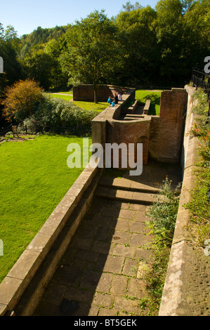 Angelegten Ruinen einer alten Eisenhütte im Park-Brücke, Ashton unter Lyne Tameside, Manchester, UK Stockfoto