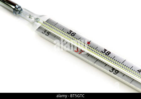 Quecksilber-Thermometer, isoliert auf weiss mit Schatten Stockfoto