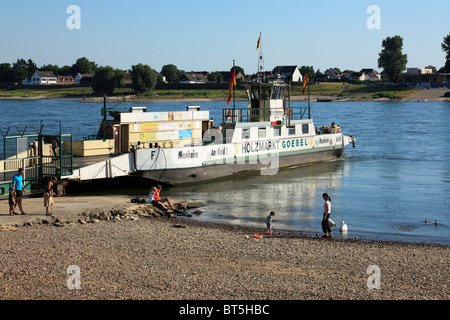 Rheinfaehre, Autofaehre in Leverkusen-Hitdorf Auf Dem Weg Nach Köln-Langel, Leverkusen, Rhein, Nordrhein-Westfalen Stockfoto