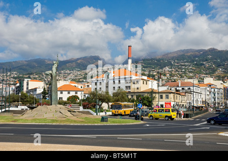 Blick vom Stadtzentrum auf die Berge Funchal Madeira Portugal EU Europe Stockfoto