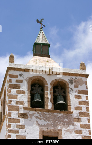 Bell Tower Betancuria Fuerteventura Kanarische Insel Spanien Iglesia de Santa Maria Betancuria alte Hauptstadt Kirchenglocke Glocken Turm ci Stockfoto