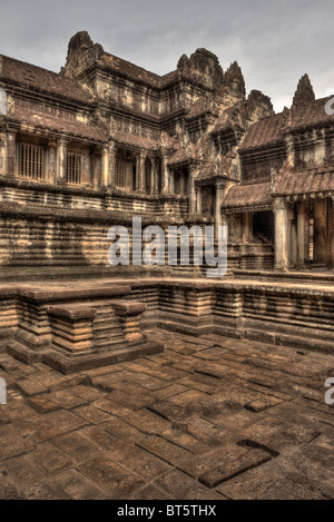 Eines der vier inneren Kreuzgänge und Pool in der Halle der tausend Buddhas Angkor Wat, Kambodscha Stockfoto