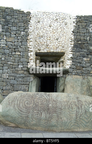 Irland Süd prähistorischen Grab Irland südlichen prähistorischen Grab Eingang Durchgang Grab Newgrange, Grafschaft Meath, Republik Stockfoto