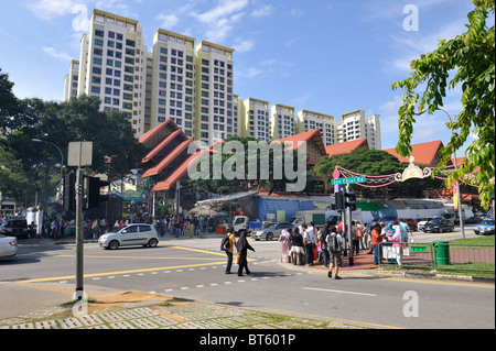 Kreuzung in Geylang Bereich von Singapur Stockfoto