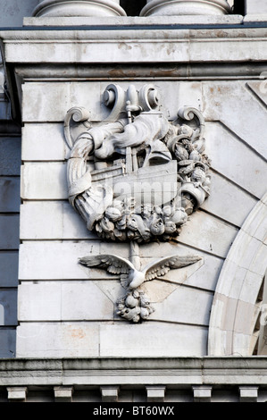 Details zur Vorderseite Leber Aufbau Liverpool Merseyside Lancashire UK GB EU Nordwesteuropa Stein Relief Schiff statue Stockfoto