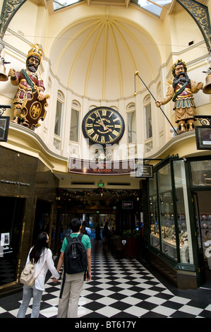 Melbourne Gog und Magog royal Arcade-Victoria Australien Check-out lassen zahlen indoor Zweigstelle innerhalb innen kaufen Kauf Kauf Lo Stockfoto