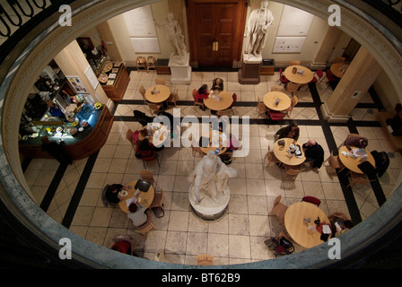 Café Restaurant Cafeteria Walker Art Gallery Liverpool Bar, braun, Business, Café, Cafeteria, Feier, Stuhl, Club, Kaffee, Stockfoto