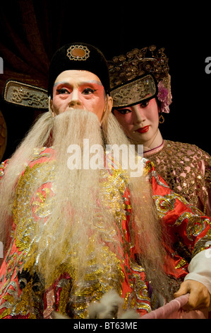 China chinesische staatliche Theater Kostüm Schauspieler Peking Oper traditionelle kantonesische Oper Guangdong, Guangxi Macau Singapur Malaien Stockfoto