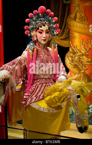 China chinesische staatliche Theater Kostüm Schauspielerin Peking Oper traditionelle kantonesische Oper Guangdong, Guangxi Macau Singapur Mala Stockfoto