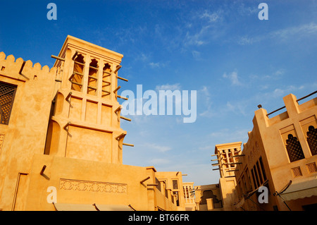 Arabischen Windturm während des Sonnenuntergangs, Dubai, Vereinigte Arabische Emirate Stockfoto