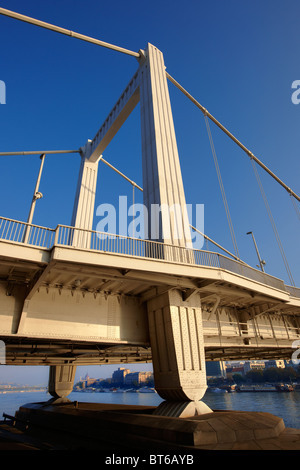 Elizabeth Hängebrücke, (Erzsébet híd). Budapest, Ungarn Stockfoto