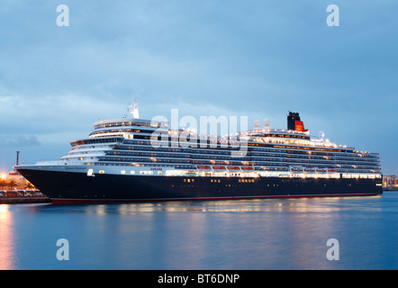 Die neue Queen Elizabeth Kreuzfahrtschiff Besuch in Las Palmas, Gran Canaria während ihrer Maiden Kreuzfahrt im Oktober 2010 Stockfoto