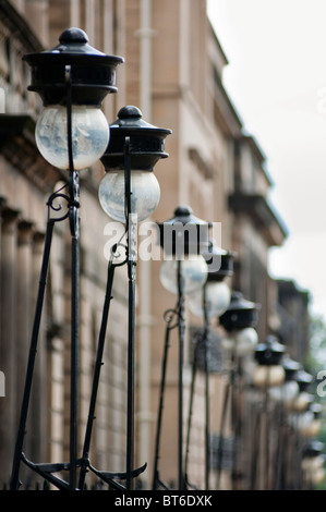 Dekorative schwarze Eisen und Glas Straßenlaternen, Edinburgh, Schottland Stockfoto