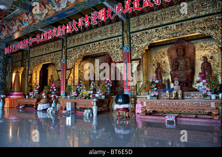 Hauptaltar im Kek Lok Si-Tempel in Penang, Malaysia Stockfoto