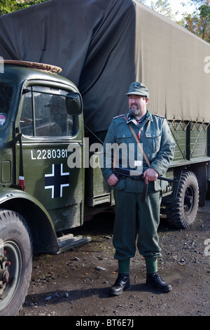 Kostümierte Re-enactor, deutscher Soldat des 2. Weltkriegs in Uniform in der Pickering Wartime, zweiter Weltkrieg, zweiter Weltkrieg, 2. Weltkrieg, Ww2-Wochenende, Oktober 2010, Stockfoto