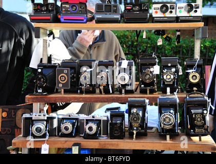 Stall, Verkauf von Vintage Kameras in Portobello Road Market, London England, UK Stockfoto