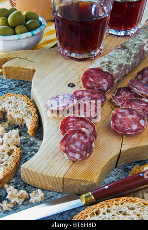 Spanisch trockene Salami, anderes ist katalanische dünn, geheilt, trockene Wurst von Schwein Fleisch, Spanien, spanische Küche Stockfoto