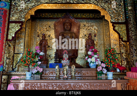 Hauptaltar im Kek Lok Si-Tempel in Penang, Malaysia Stockfoto