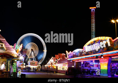 Karussell in der Nacht in Hamburg, Deutschland Stockfoto