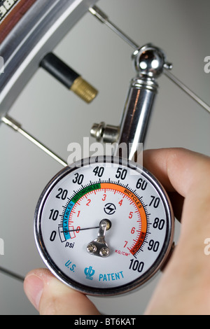 Luft-Reifen Manometer - Fahrrad Stockfoto