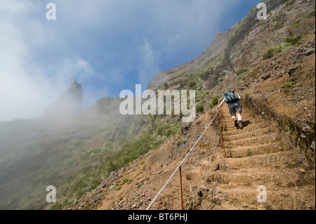 Wanderweg von Pico Do Arieiro, 1818 m, zum Pico Ruivo, 1862 m, Madeira, Portugal Stockfoto