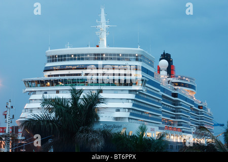 Die neue Queen Elizabeth Kreuzfahrtschiff Besuch in Las Palmas, Gran Canaria während ihrer Maiden Kreuzfahrt im Oktober 2010 Stockfoto