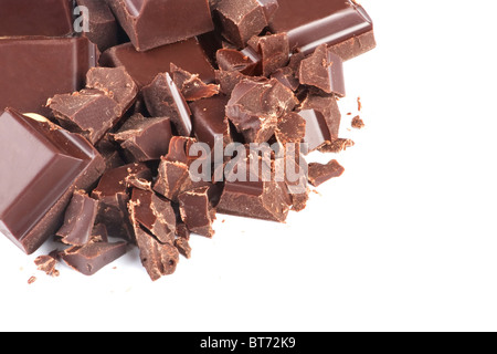Schokoladenstücke isoliert auf weißem Hintergrund Stockfoto