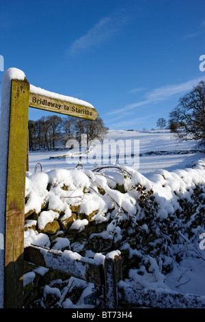 Maultierweg Zeichen zu Storiths in der Nähe von Bolton Abbey, North Yorkshire. Winter Stockfoto