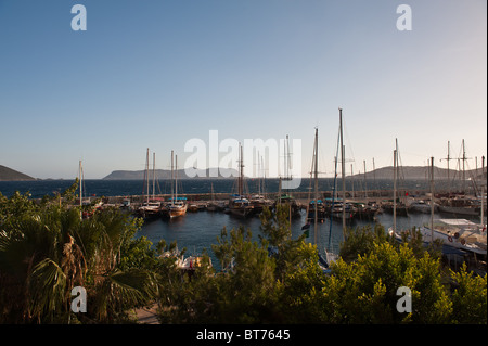 Boote und Yachten im Hafen von Kas, Antalya, Türkei Stockfoto