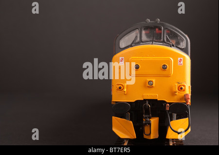 Klasse 37 Diesellok, Vorderansicht mit Winterausrüstung und Rohrleitungen Stockfoto