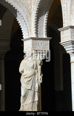 Statue im Hof, Casa de Pilatos, Sevilla, Provinz Sevilla, Andalusien, Südspanien, Westeuropa. Stockfoto