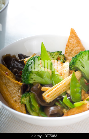 Frische und gesunde Tofu, Tofu mit Gemüse typisch chinesisches Gericht mischen Stockfoto