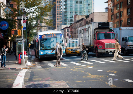 Wählen Sie Bus Service Bus auf Second Avenue in Midtown in New York Stockfoto
