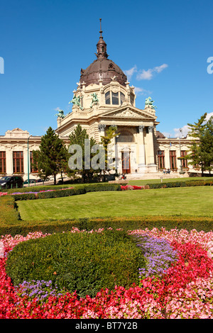 Die größten medizinischen Thermalbäder in Europa. Der Neo Barock Szechenyi Bäder, Stadtpark, Budapest, Ungarn Stockfoto