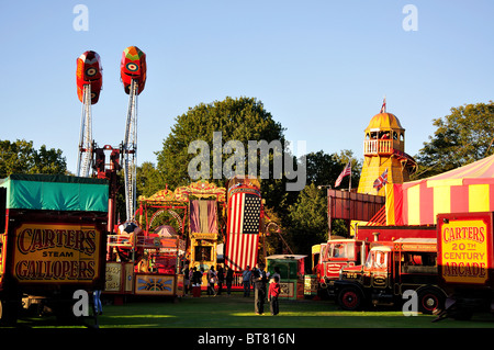 "Stuka" und "Leuchtturm Slip" reitet, Fuhrleute Steam Fair, Englefield Green, Surrey, England, Vereinigtes Königreich Stockfoto