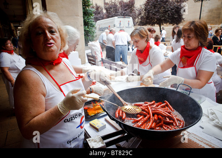 22. September 2010 Kochen Chorizo Wurst in San Mateo Festival, Logroño, La Rioja, Spanien Stockfoto