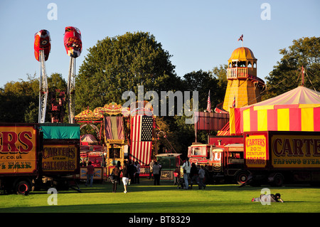 "Stuka" und "Leuchtturm Slip" reitet, Fuhrleute Steam Fair, Englefield Green, Surrey, England, Vereinigtes Königreich Stockfoto