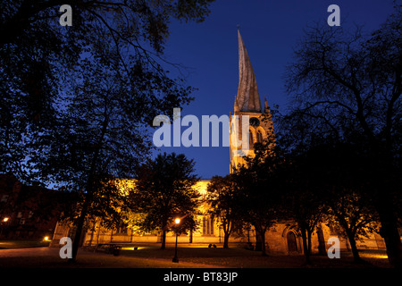 Chesterfield Parish Church, auch bekannt als die "Crooked Spire', Derbyshire, UK Stockfoto