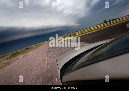 Fahren in einer Superzelle, die Vortex-2 in der Nähe von Scottsbluff, Nebraska, 7. Juni 2010 ausgerichtet hat. Stockfoto