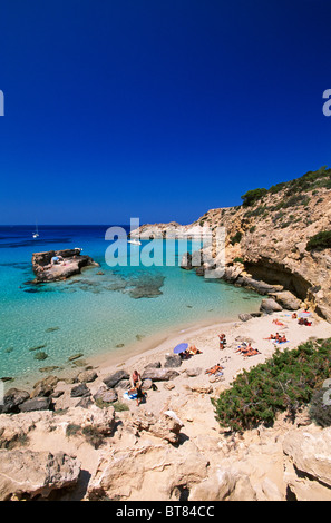 Strand Cala Tarida, Ibiza, Balearen, Spanien Stockfoto