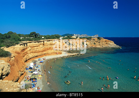 Felsige Küste in der Nähe von Sa Caleta, Ibiza, Balearen, Spanien Stockfoto