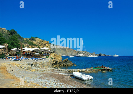 Felsige Küste in der Nähe von Sa Caleta, Ibiza, Balearen, Spanien Stockfoto