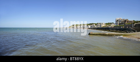 Arromanches direkt am Meer, Lage der Alliierten Landung Mulberry Harbour, Normandie, Frankreich. Stockfoto