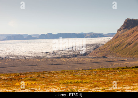 Der Skeidararjokull Gletscher absteigend von der Vatnajökull-Eiskappe in Island. Stockfoto