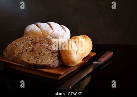 Sortiment von frisch gebackenem Brot Stockfoto